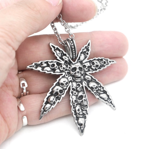 Leaf and Skulls Necklace Pot Weed Pendant - Picture 2 of 7